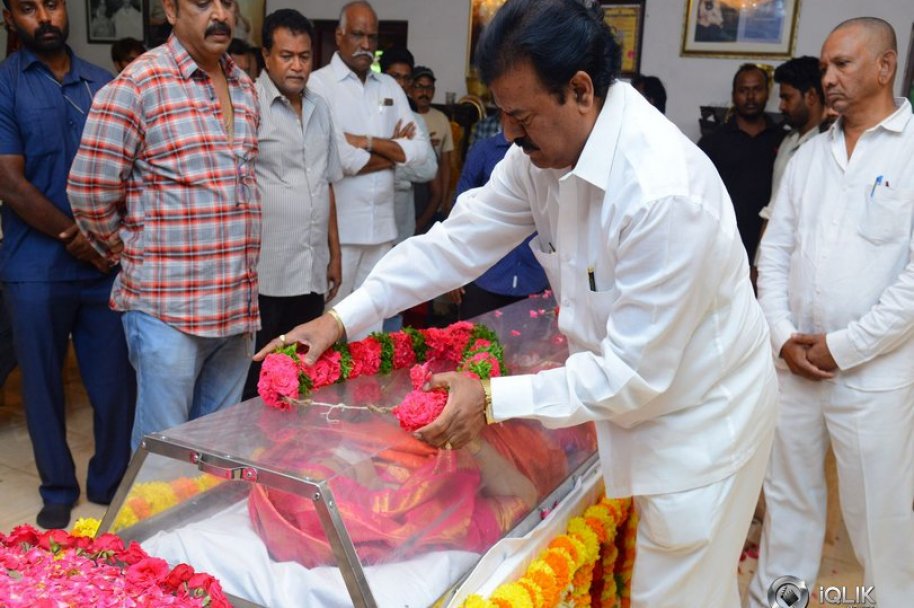 Celebrities-Pay-Homage-to-Vijaya-Nirmala-Garu